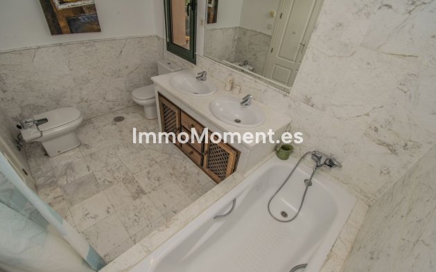 Resale - Apartment - Estepona - Atalaya