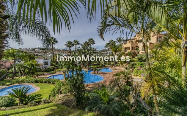 Resale - Apartment - Estepona - Atalaya