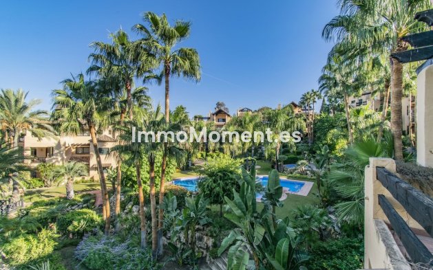 Resale - Apartment - Estepona - Atalaya
