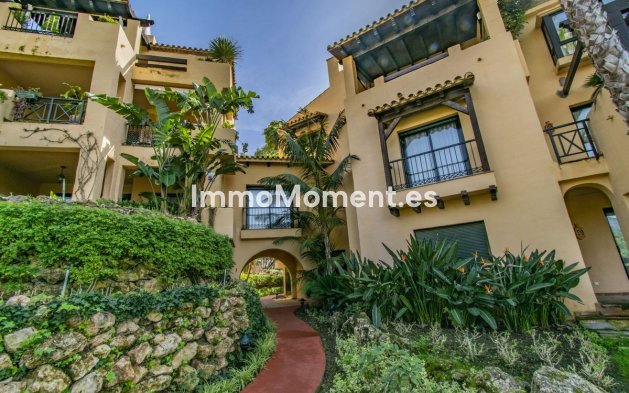 Resale - Apartment - Estepona - Atalaya