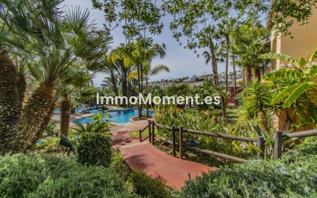 Resale - Apartment - Estepona - Atalaya