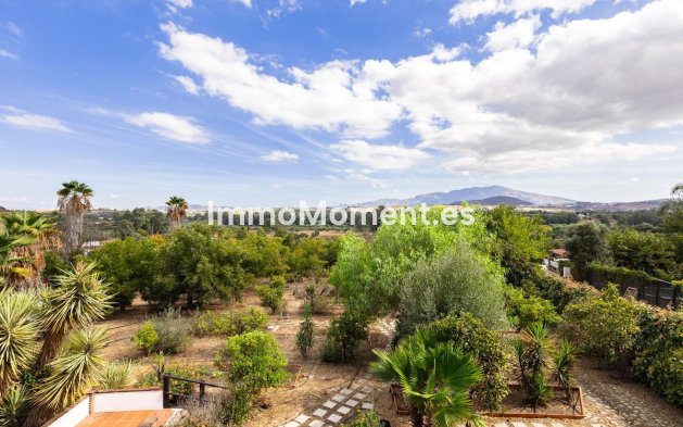 Resale - Country house - Inland  - Coín