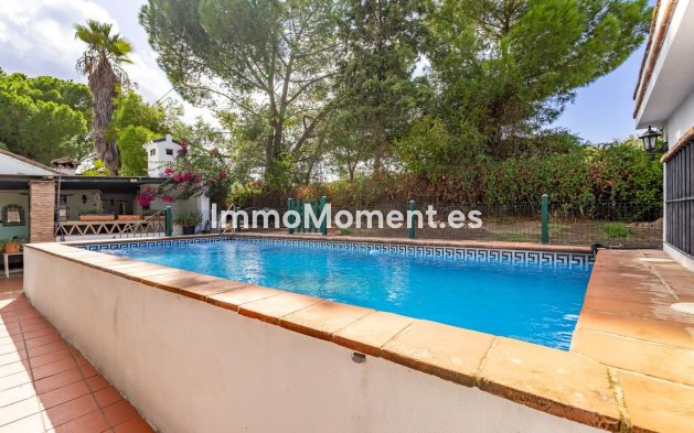 Resale - Country house - Inland  - Coín