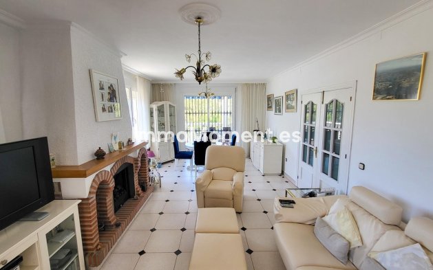 Resale - Detached villa - Marbella - Elviria
