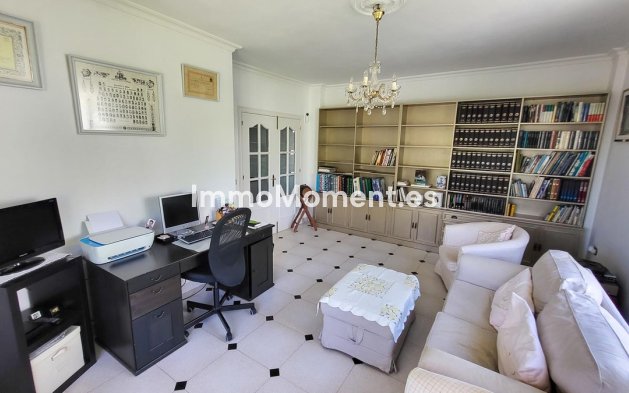 Resale - Detached villa - Marbella - Elviria