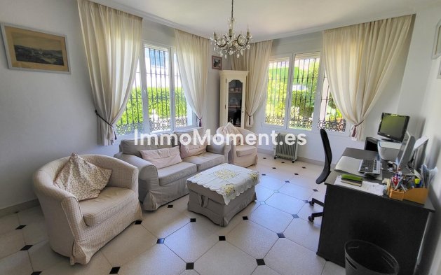 Resale - Detached villa - Marbella - Elviria