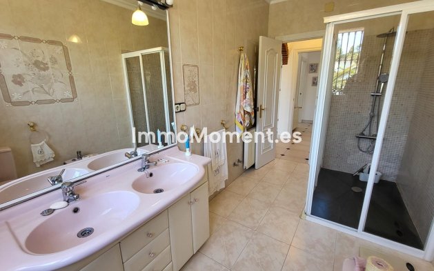 Resale - Detached villa - Marbella - Elviria