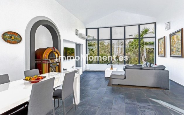 Resale - Detached villa - Marbella - Elviria
