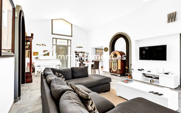 Resale - Detached villa - Marbella - Elviria