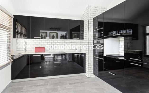 Resale - Detached villa - Marbella - Elviria