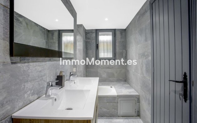 Resale - Detached villa - Marbella - Elviria