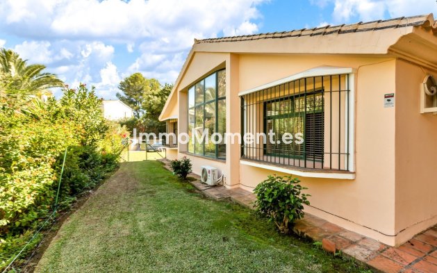 Resale - Detached villa - Marbella - Elviria