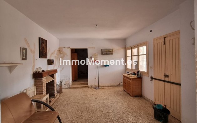 Resale - Detached villa - Estepona - Estepona Centro