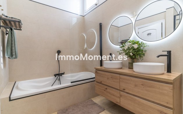Bestaande woning - Vrijstaande villa - Binnenland  - Istán