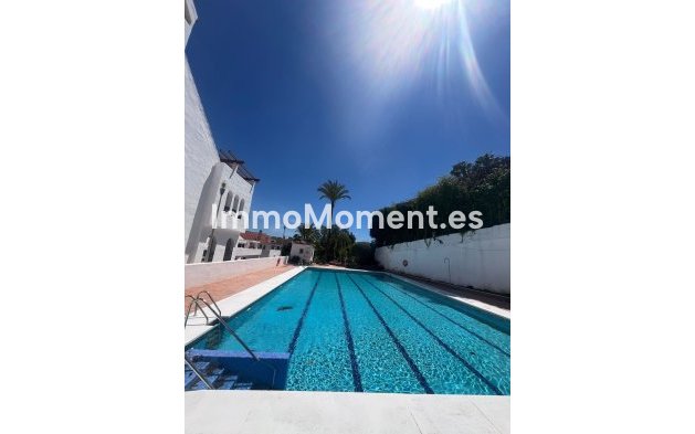Resale - Apartment - Marbella - Nueva Andalucía