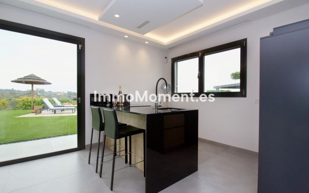 Wiederverkauf - Freistehende Villa -   Inländisch - Alhaurín el Grande Centro