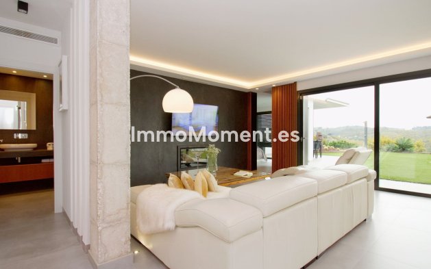 Wiederverkauf - Freistehende Villa -   Inländisch - Alhaurín el Grande Centro