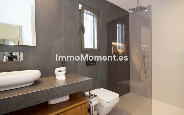 Wiederverkauf - Freistehende Villa -   Inländisch - Alhaurín el Grande Centro