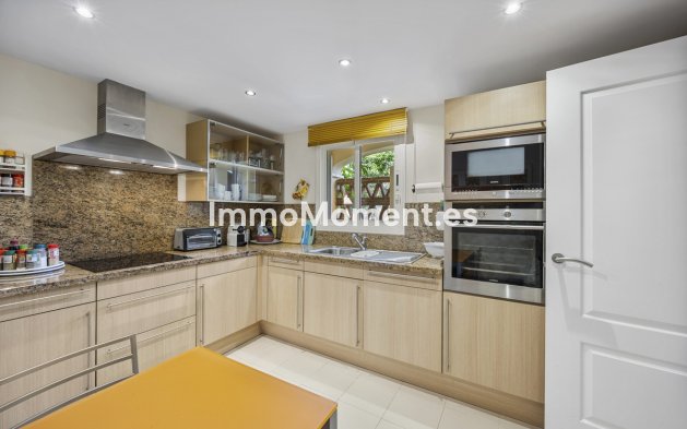 Resale - Apartment - Estepona - Estepona Centro