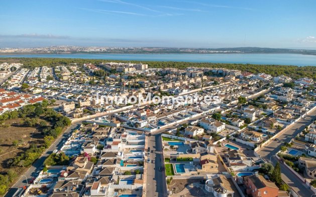 Bestaande woning - Vrijstaande villa - Torrevieja - Torrevieja Centro