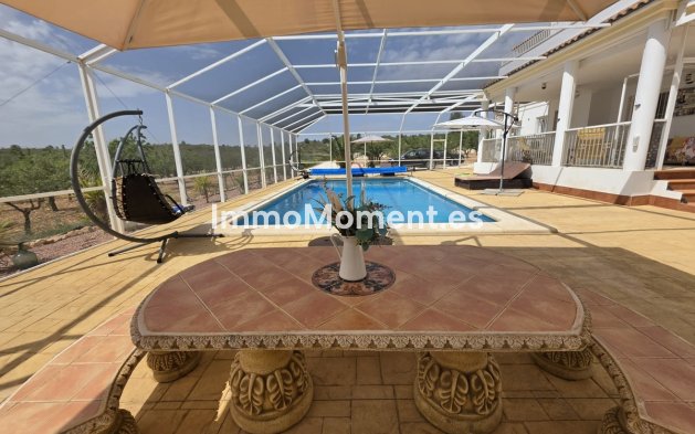 Bestaande woning - Vrijstaande villa - Pinoso - Pinoso Centro