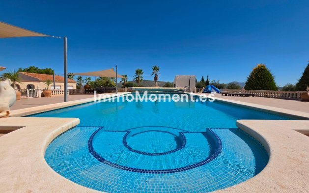 Bestaande woning - Vrijstaande villa - Pinoso - Pinoso Centro