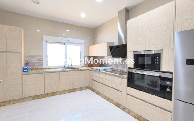 Bestaande woning - Vrijstaande villa - Pinoso - Pinoso Centro