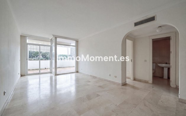 Resale - Apartment - Benahavís - La Quinta