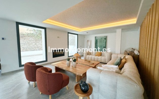 Wiederverkauf - Freistehende Villa - Estepona  - Estepona Centro