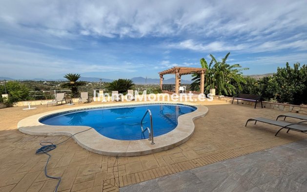 Bestaande woning - Vrijstaande villa - Binnenland  - Alhaurín de la Torre