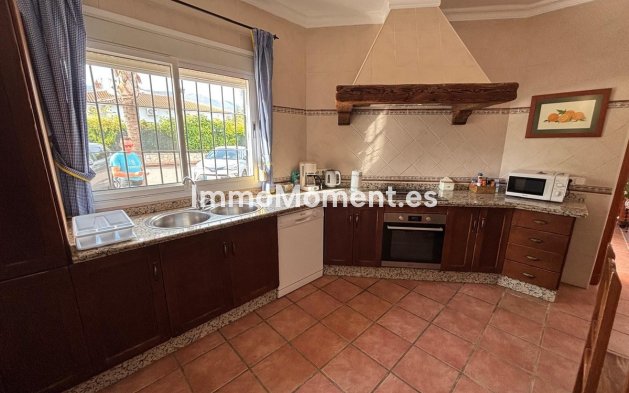 Bestaande woning - Vrijstaande villa - Binnenland  - Alhaurín de la Torre