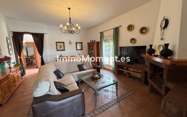 Bestaande woning - Vrijstaande villa - Binnenland  - Alhaurín de la Torre