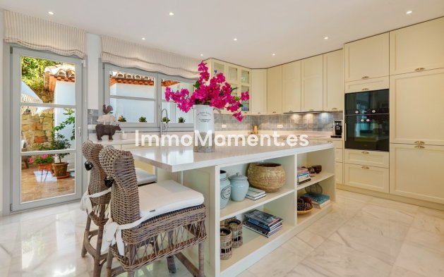 Resale - Detached villa - Marbella - Sierra Blanca