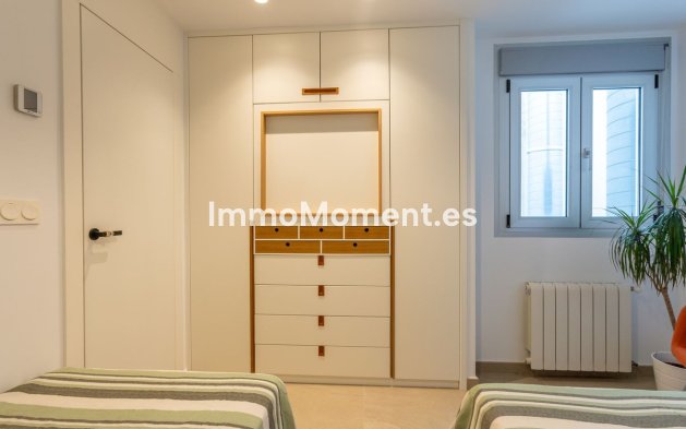 Resale - Apartment - Torrevieja - Torrevieja Centro