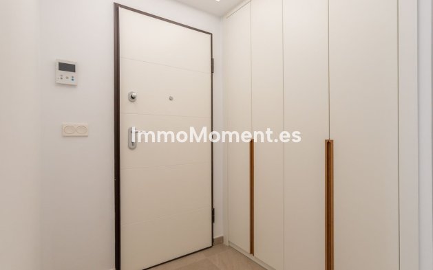 Resale - Apartment - Torrevieja - Torrevieja Centro