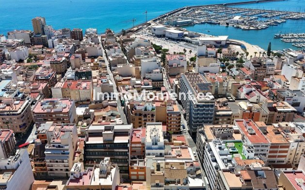 Resale - Apartment - Torrevieja - Torrevieja Centro