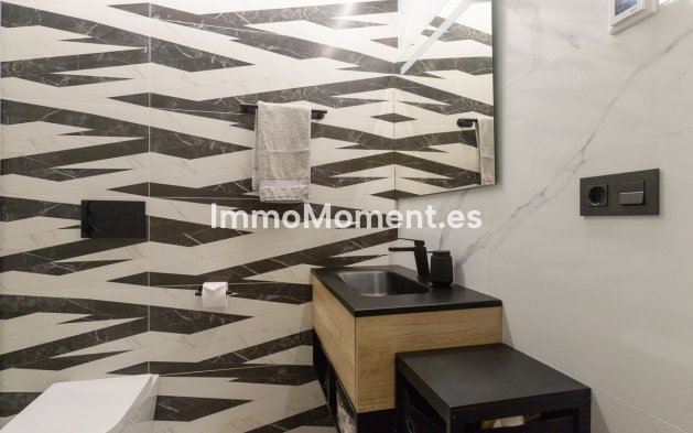 Resale - Apartment - Torrevieja - Torrevieja Centro