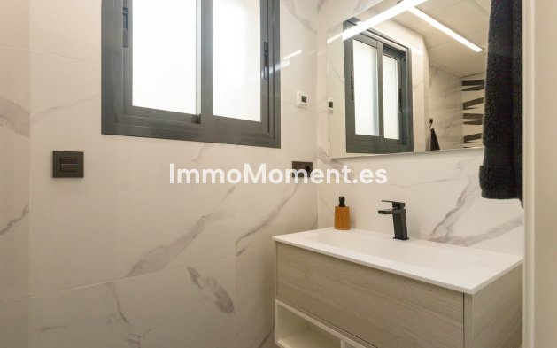 Resale - Apartment - Torrevieja - Torrevieja Centro
