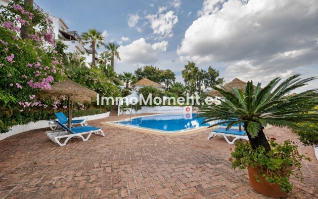 Resale - Apartment - Marbella - La Mairena