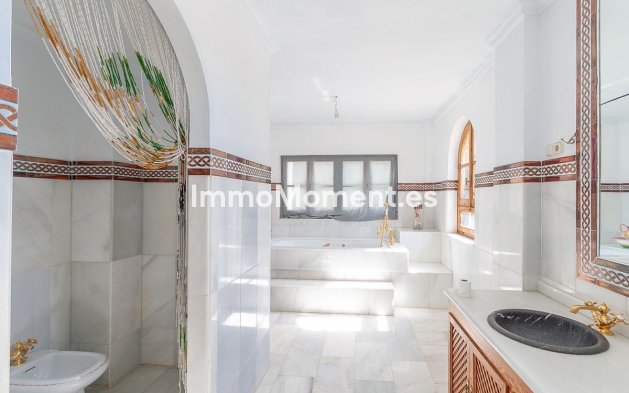 Resale - Detached villa - Marbella - Elviria