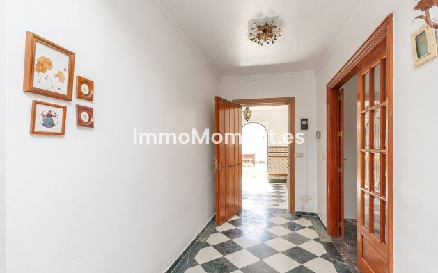 Resale - Detached villa - Marbella - Elviria