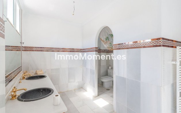 Resale - Detached villa - Marbella - Elviria