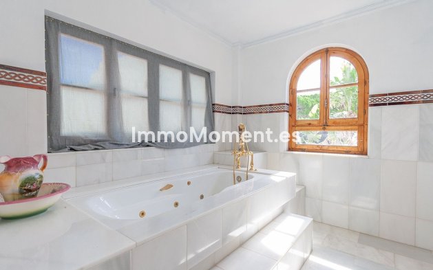 Resale - Detached villa - Marbella - Elviria