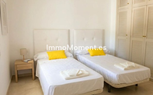 Resale - Apartment - Estepona - Costalita