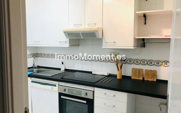 Resale - Apartment - Estepona - Costalita