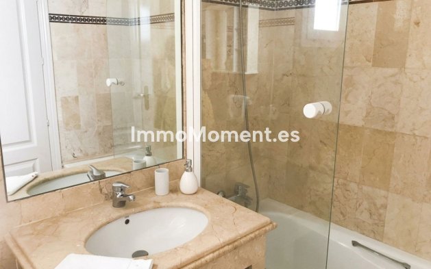 Resale - Apartment - Estepona - Costalita