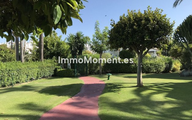 Resale - Apartment - Estepona - Costalita