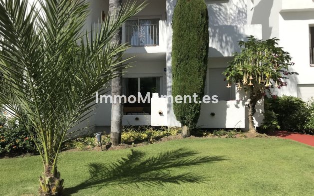Resale - Apartment - Estepona - Costalita