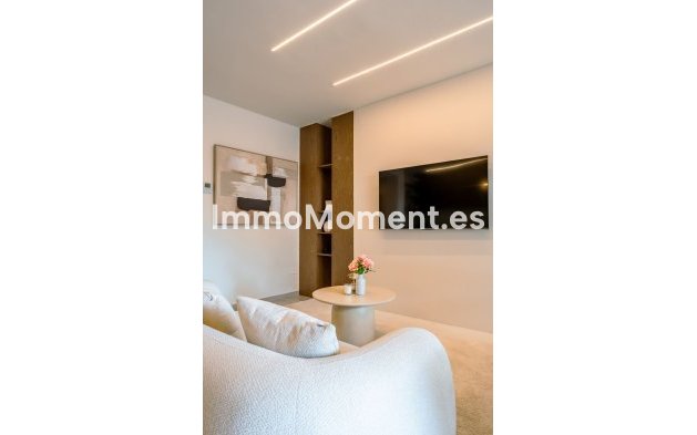 Resale - Apartment - Marbella - Nueva Andalucía
