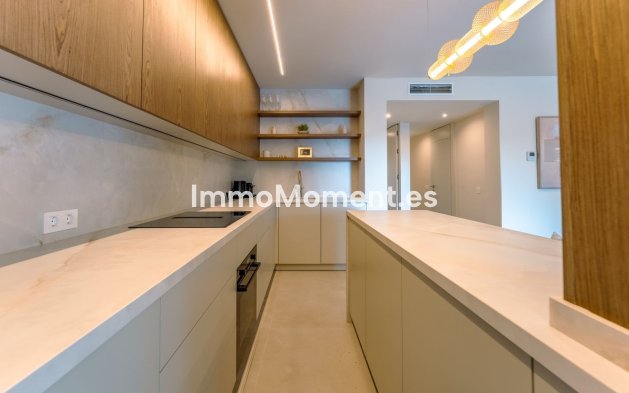 Resale - Apartment - Marbella - Nueva Andalucía